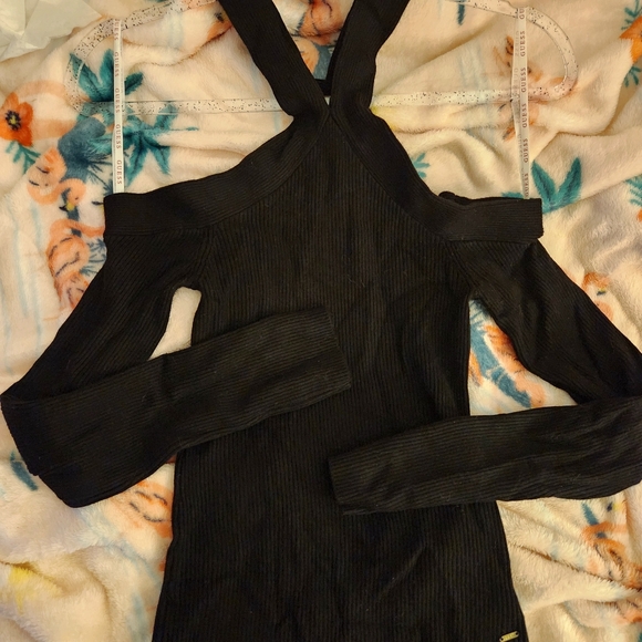 GUESS Cross Strap Off The Shoulder Top - Picture 2 of 4